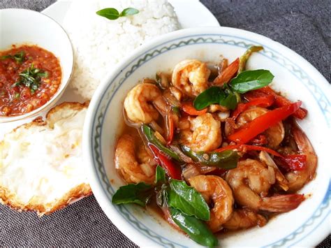 Set Thai Stir Fried Prawn With Basil And Chilli ผัดกระเพรา กุ้ง