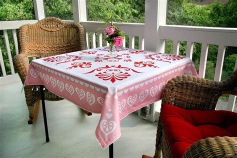 Pada kali ini kami menawarkan set meja makan oval terbaru ini dengan harga yang murah akan tetapi kami berani bersaing dengan showroom lainnya, karena kami produksi sendiri sehingga kami bisa memberikan kualitas yang sesuai dengan yang anda ingikan. Koleksi Terbaru Taplak Meja Makan Lucu | Ideku Unik
