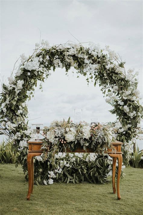 Fulfill your wedding decorations dream whether its a. Classic Destination Wedding in Champagne at Khayangan ...