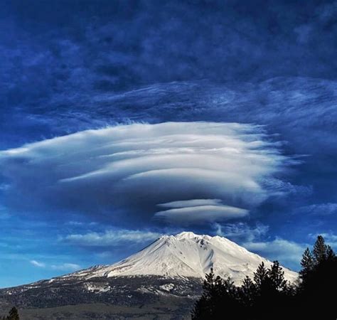 A Lenticular Cloud For The Ages Above Mount Shasta Lenticular Clouds