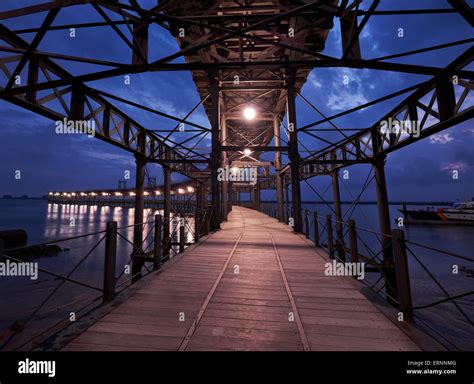 The Rio Tinto Pier Huelva Andalusia Spain Stock Photo Alamy