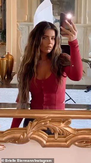 Brielle Biermann Shows Off Her Plump Pout And Glamorous Makeup In Selfie Video Daily Mail Online