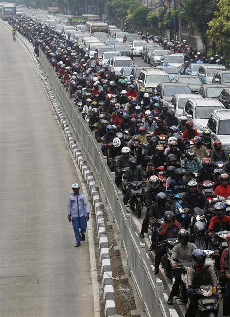 We experience traffic jams every morning and evening. #Malaysia: Commuters Are Spending More Time In Traffic ...