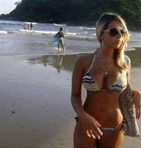 Bikini Babe Photo Which Goes Viral Can You See Why Life Life