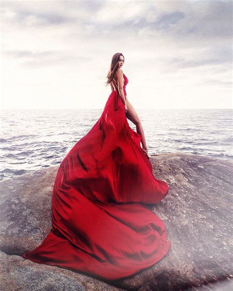 Flowy Red Dress In 2020 Photoshoot Dress Red Flowy Dress Flowy