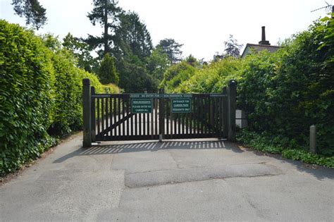 Gated Entrance Camden Park © N Chadwick Geograph Britain And Ireland