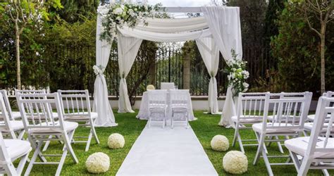 See and hear about the area's discovery and settlement, the wealthy & famous a unique seaside venue whether it's a board meeting for 10 or a wedding for 300, the bar harbor club offers. 14 Best Bar Harbor Wedding Venues