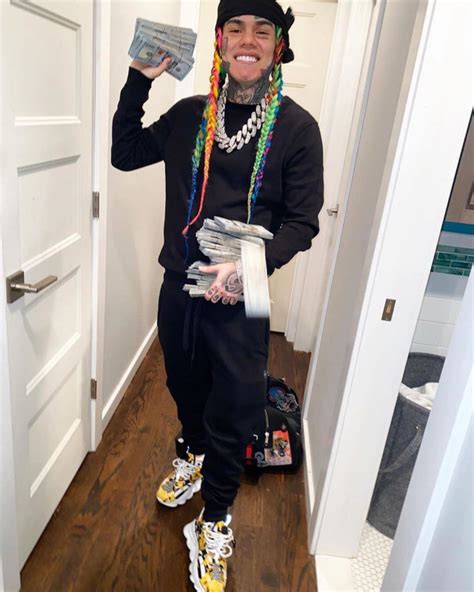 6ix9ine Outfit From May 9 2020 Whats On The Star