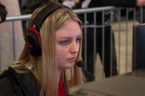 20 Gamer Girls Making Thousands Of Dollars