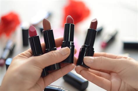 Leaves lips soft, smooth & comfortable. Avon Ultra Matte lipsticks | MODA CAPITAL