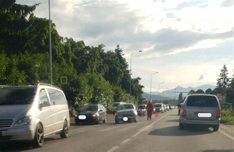 In 9 in macchina, sbalzati fuori dopo caduta in dirupo. Incidente tra Cuneo e Confreria - Cuneodice.it