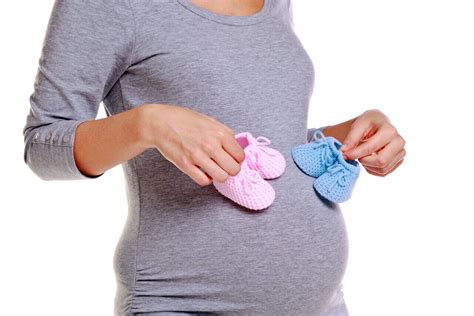 Als faustregel kannst du es deinem baby geben, sobald es anfängt auf gegenständen oder der hand zu knabbern. Geschlechtsbestimmung beim Baby - Ab wann hat man endlich ...