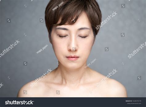 Middleaged Japanese Woman Who Faces Front Foto Stok