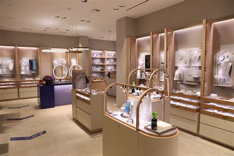 Swarovski Unveils First Canadian Crystal Studio Retail Location At Cf