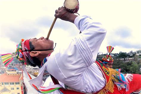 The voladores, fliers, sometimes called hombres pajaro, birdmen, launch themselves from the top of a pole of up to 150 feet in height, and slowly descend circling the pole. Voladores de Papantla - Viajefest