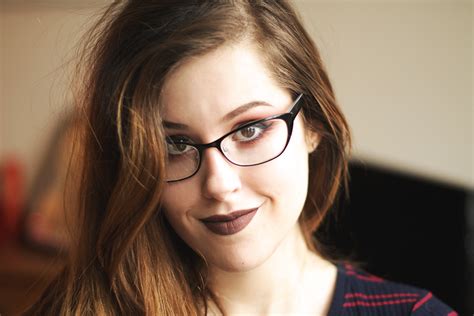Avoid Makeup Blunders While Using Eyeglasses