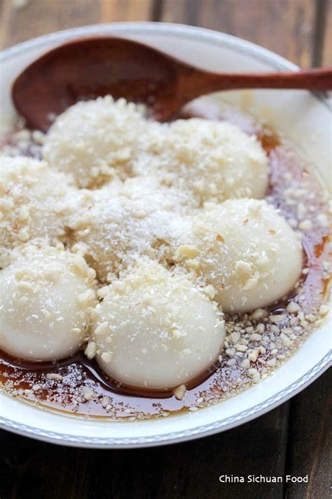 Glutinous rice balls in sweet syrup is an asian dessert usually enjoyed during the winter solstice festival. Glutinous Rice Ball with Crushed Peanuts | Recipe (With ...