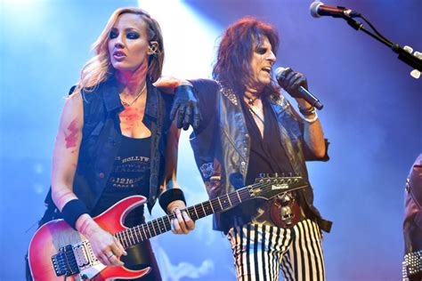 What Do The La Rams And Alice Cooper Have In Common Guitar Shredder