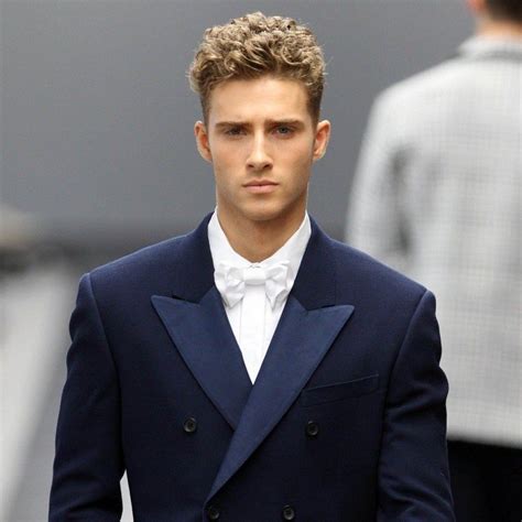 Ver más ideas sobre hombres con cabello rizado, hombres, chicos guapos. Pin en Peinados para pelo rizado - Hombres