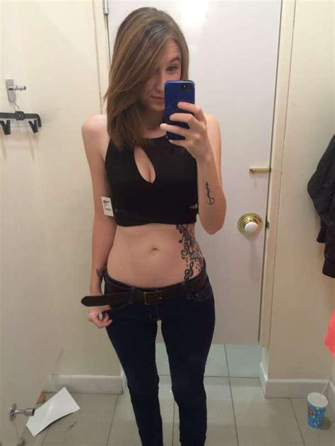 fitting rooms make girls selfie