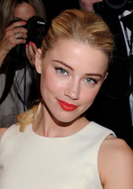 Amber Heard Presents The Exact Perfect Eye Shadow To Wear With Tomato Red Lipstick Glamour