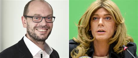 Ganserer ist für eine sekunde wie erstarrt. Biologisches Geschlecht: Erster transidenter Abgeordneter ...
