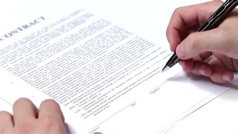 Signing business contract: Lizenzfreie Stock Videos und Clips
