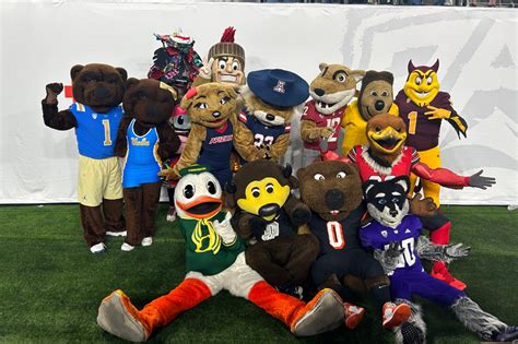 Pac 12 Mascots Share Last Dance Emotional Hug During Final Title Game