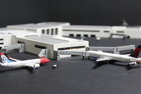 Model Airport Terminals 1400 Scale Collectors