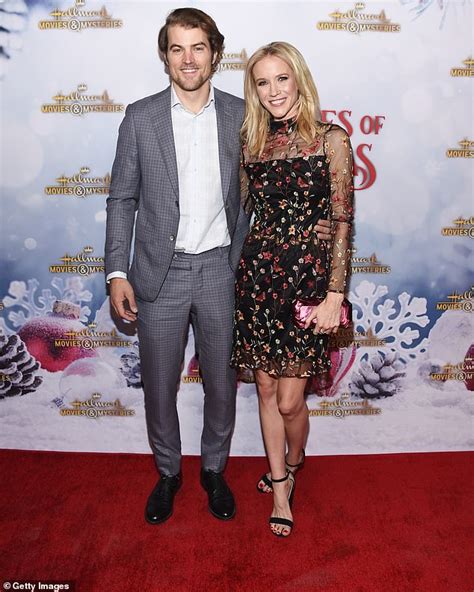 Chicago Meds Jessy Schram Marries Longtime Girlfriend Sterling Taylor In Trends Now