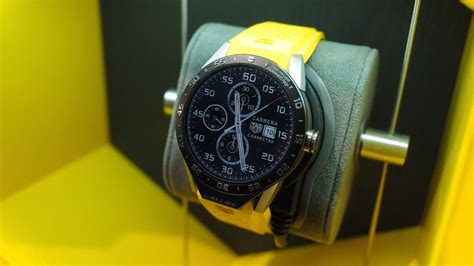 Tag Heuers Connected Smartwatch Looks Like An Actual Watch Tag Heuer Stylish Watches Smart