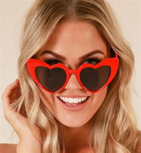 2018 Ladies Heart Shaped Sunglasses Love Heart Sunglasses Women Cat Eye