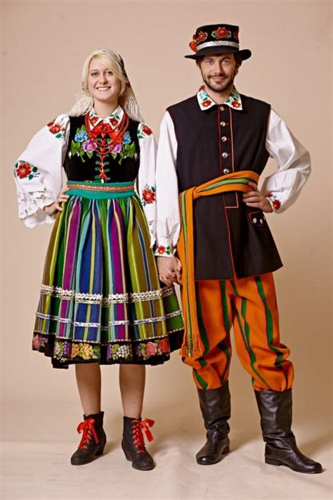 regional costumes from Łowicz poland [source] polish folk costumes polskie stroje ludowe