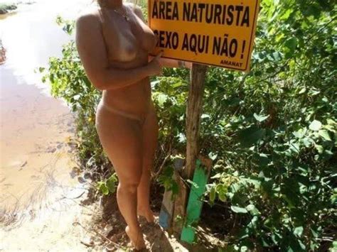 Madura Gostosa Exibe Bicos Grandes Dos Peitos Em Praia Nudista Fotos Porno