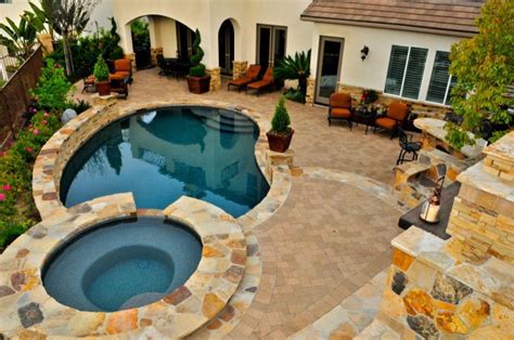25 Ideas For Decorating Backyard Pools