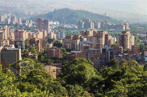 10 Mejores Barrios Y Lugares Para Vivir En Medellín 2023