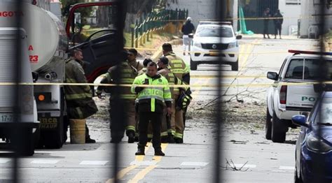 Mi solidaridad con nuestros policías frente a acto terrorista en la escuela general santander. Colombia atribuye a la guerrilla ELN el ataque con coche ...
