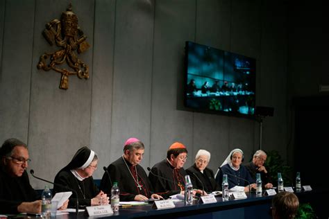 vatican report cites achievements and challenges of u s nuns the new york times