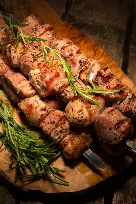 The pork tenderloin is typically about 2 pounds and much smaller than a pork loin. bd4c81effcdd88efc8edefef7ab9660b.jpg 600×900 pixels ...
