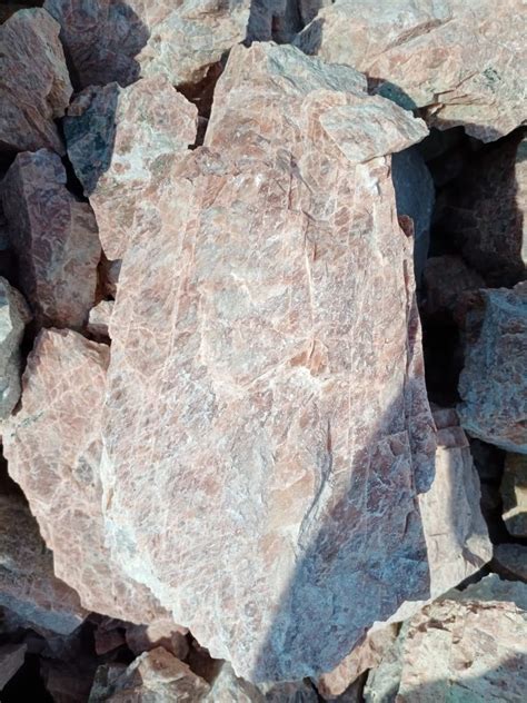 Solid Off White Feldspar Mineral Lumps At Rs 3200 Metric Ton In