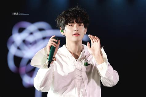 Pink hair and two blocks haircut. BTS's V's Haircut During Their Concert In Riyadh Is A New ...