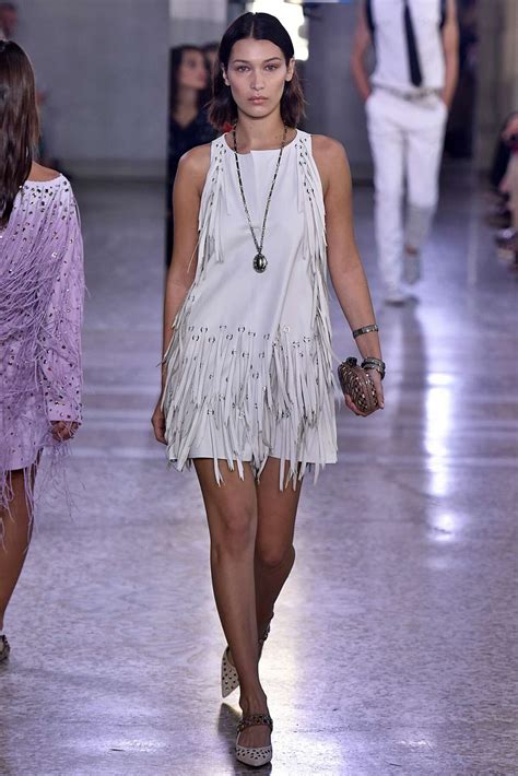 Cindy Crawfords 16 Year Old Look Alike Daughter Walks Milan Runways