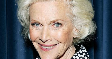Honor Blackman Dies Actress Who Played Bond Girl