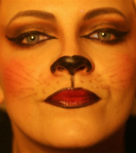 Nessies Makeup Halloween Cat Eye Makeup