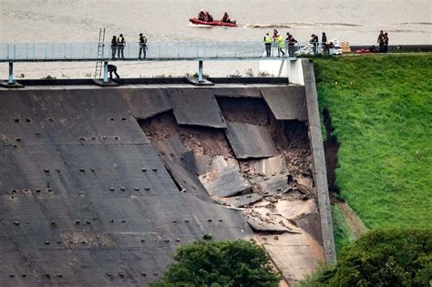 Whaley Bridge Flooding Entire Town Of 6500 People Evacuated Amid