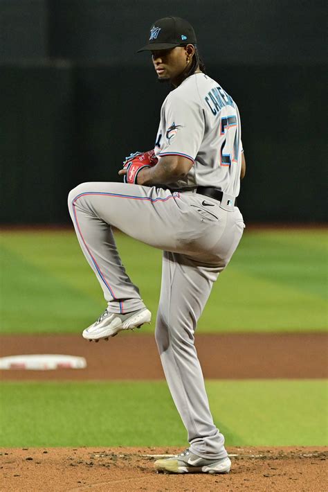 Marlins Beat Diamondbacks Improve To 12 0 In One Run Games Reuters