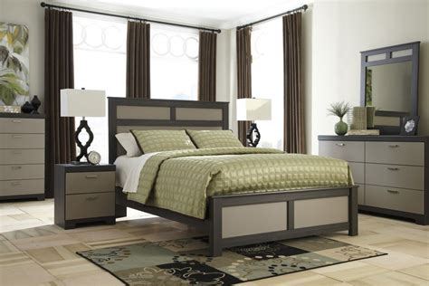 For your guest room or the master, a queen bedroom set might be the perfect choice for you! Queen Bedroom Sets for Sale - Home Furniture Design