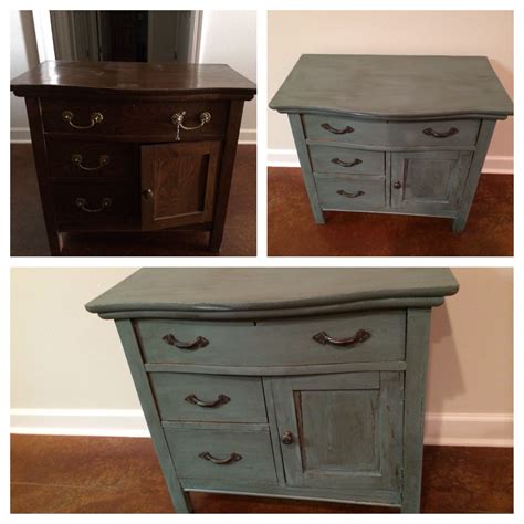 Some i paint, and some i leave as is. Vintage dresser redo - Valspar paint with Valspar antiquing glaze over layer of paint | Flipping ...
