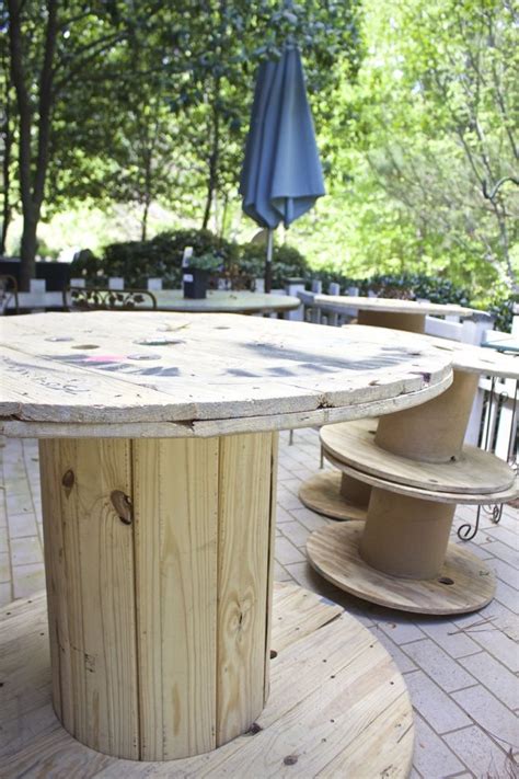 See more ideas about spool tables, cable spool tables, cable spool. Wire Spool DIY Coffee Table - 2 Bees in a Pod