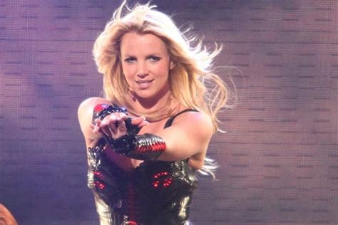 Britney Spears Unbroken Piesa Nelansata
